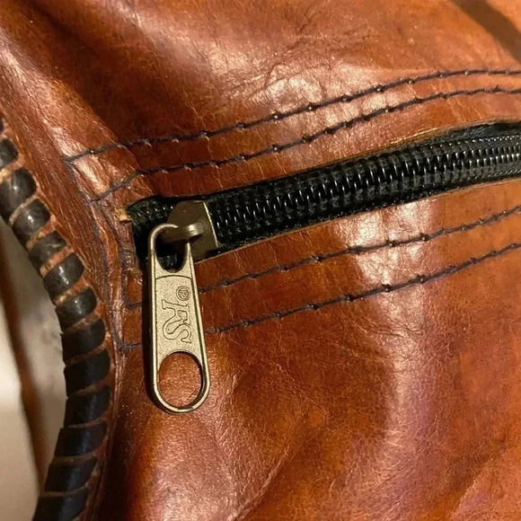Handmade brown leather satchel handbag - Picture 6 of 8